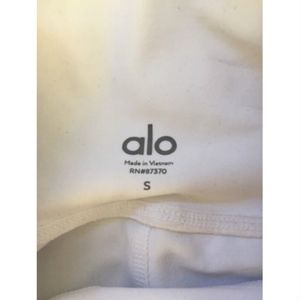 ALO Yoga Pants - ALO Coast Capris- White- Small ALO Yoga Pants - ALO Coast Capris- White- Small
